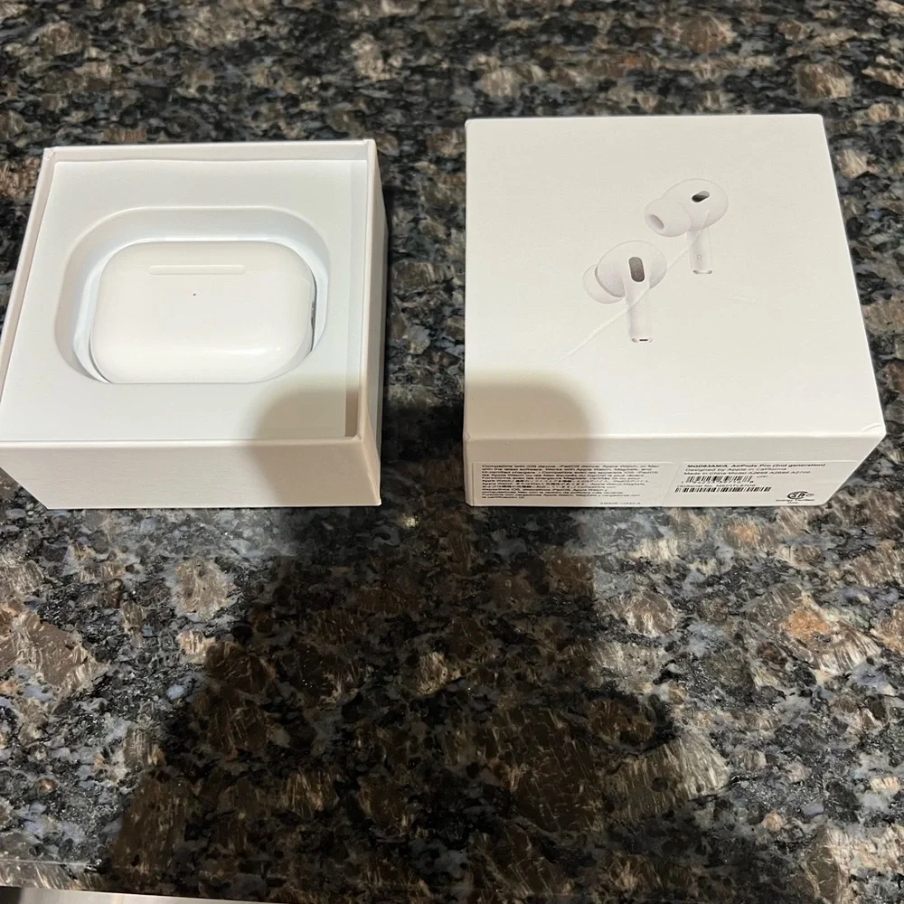 *GREAT DEAL* White Apple Airpods Pro 2nd Gen